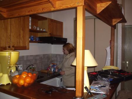 maman dans sa cuisine le jour ou papy � monter le clic clac