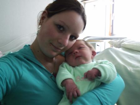 je suis bien dans les bras de tata audrey