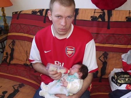 papa me donne le biberon 